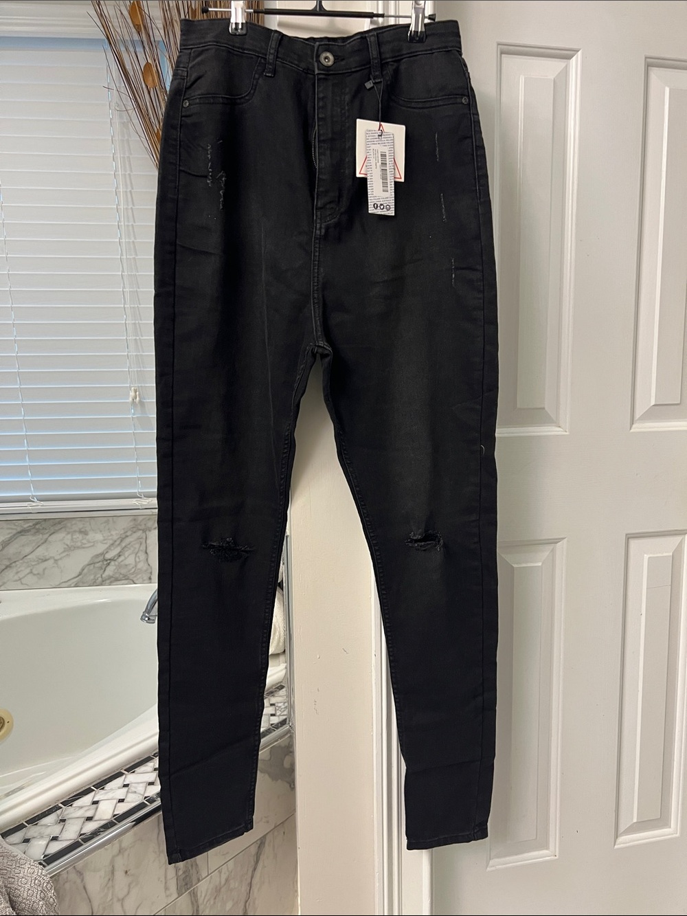 Boohoo Black High-Rise Distressed Skinny Jeans